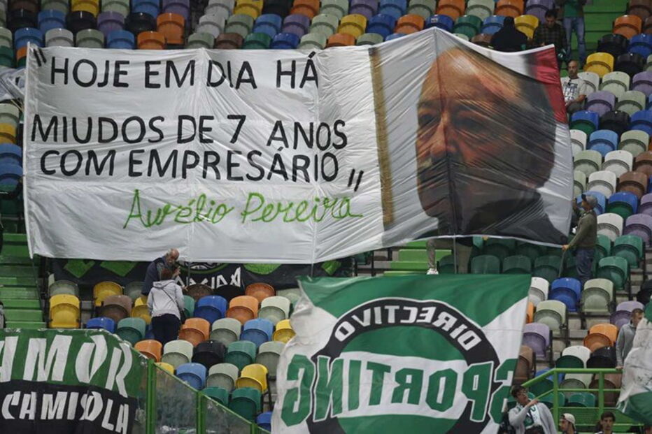 Adeptos do Sporting cobrem bancadas de Alvalade com mensagens para Frederico Varandas