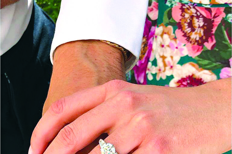 O anel  de noivado oferecido durante as  férias em Itália 