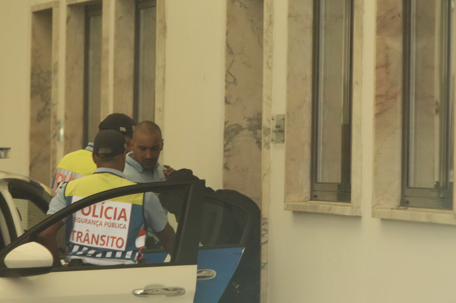 Jovane Cabral à saída da esquadra