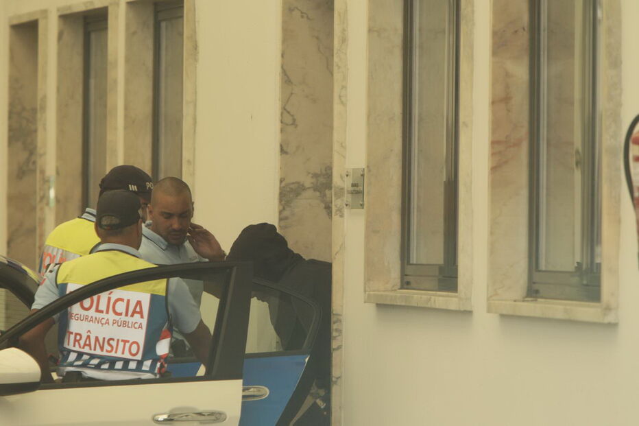 Jovane Cabral à saída da esquadra