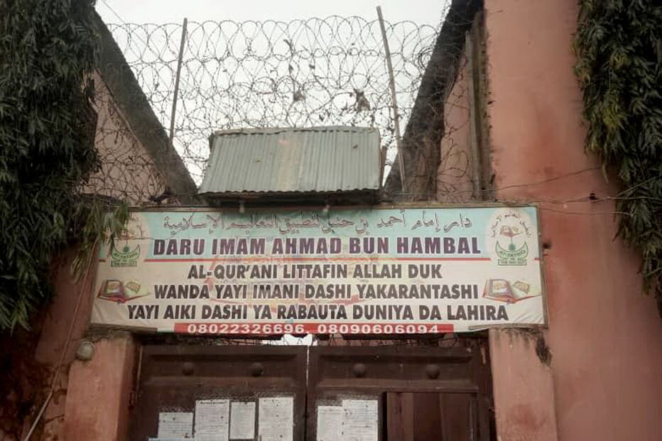 Centenas de pessoas resgatadas de uma casa de tortura na Nigéria