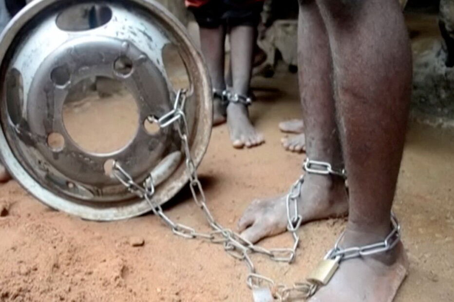 Centenas de pessoas resgatadas de uma casa de tortura na Nigéria