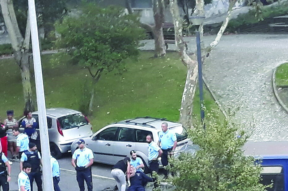 Discussão por criança acaba com agente agredido por casal   