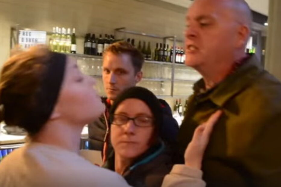 Ativista vegan agredida com soco durante manifestação em pizzaria