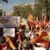 Milhares de pessoas enchem ruas de Barcelona em protesto contra os independentistas