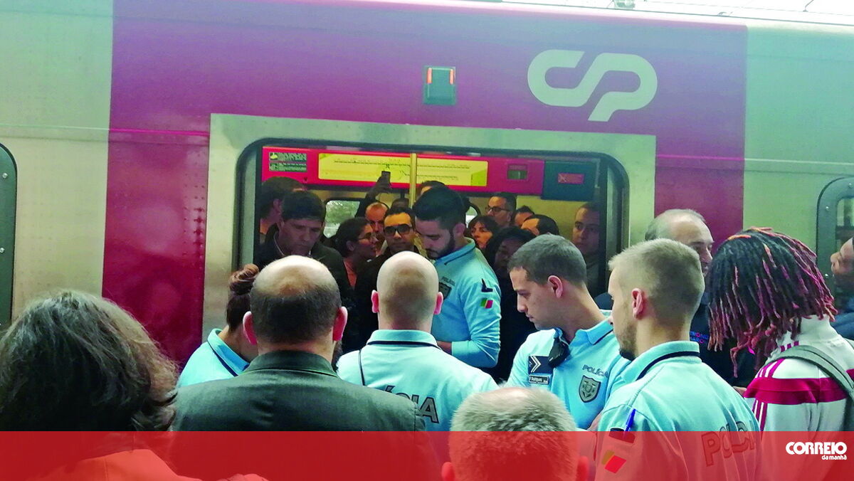 Revolta bloqueia comboio na estação da Amadora - Correio da Manhã