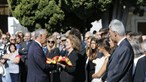 Marcelo Rebelo de Sousa entrega bandeira de Portugal a mulher de Freitas do Amaral. Veja a imagem do momento
