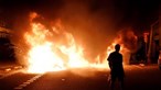Fogo e manifestantes atropelados: 80 feridos e 50 detidos na terceira noite de protestos