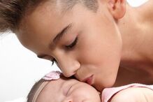 O filho mais novo de Katia, Dinis, com Valentina