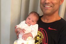 Valentina no colo do irmão de Cristiano Ronaldo, Hugo