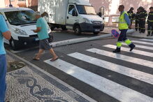 Carrinha despista-se e embate contra poste em Lisboa