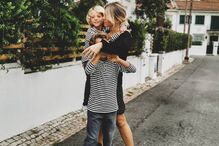 Pimpinha mostra-se uma mãe 'babada'