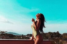 Rita Pereira exibe curvas no Brasil