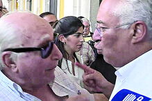 Momentos de tensão entre um popular e o primeiro-ministro e líder do Partido Socialista, António Costa. O incidente ocorreu no Terreiro do Paço, em Lisboa. António Costa não gostou do que ouviu e respondeu à acusação do homem em tom irritado. Quando a conversa azedou, os seguranças do chefe do Governo impediram que houvesse outras consequências. Um fim de campanha agitado   