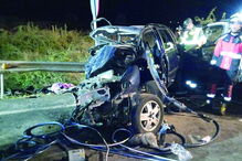 Carro ficou totalmente destruído