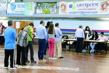 Votação numa secção de voto de Vila Nova de Gaia 