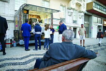 Eleitores matam a fome