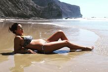 Cláudia Vieira mostra barriga de grávida