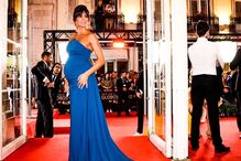 Cláudia Vieira mostra barriga de grávida