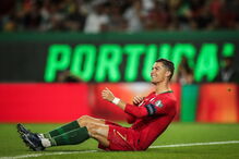 Cristiano Ronaldo celebra o golo 699 da sua carreira 