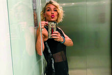 Luciana Abreu 'provoca' fãs com fotos em roupa interior e biquíni 