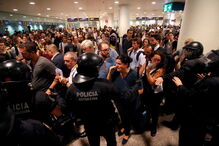 Manifestantes invadem aeroporto de Barcelona