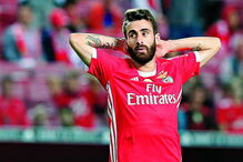 Rafa é jogador nuclear no Benfica e o departamento médico tenta a sua recuperação a tempo do jogo com o Lyon