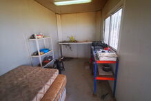 Condições precárias do local onde moravam os imigrantes ilegais na Comporta