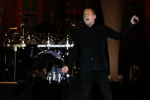 Mestres da pop eletrónica, Orchestral Manoeuvres in the Dark, deram lição de mestria numa Aula Magna praticamente esgotada.