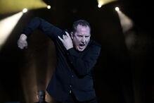 Mestres da pop eletrónica, Orchestral Manoeuvres in the Dark, deram lição de mestria numa Aula Magna praticamente esgotada.