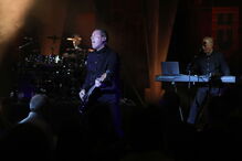 Mestres da pop eletrónica, Orchestral Manoeuvres in the Dark, deram lição de mestria numa Aula Magna praticamente esgotada.