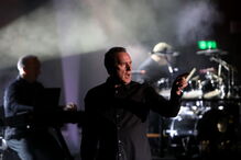 Mestres da pop eletrónica, Orchestral Manoeuvres in the Dark, deram lição de mestria numa Aula Magna praticamente esgotada.