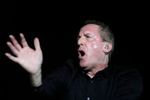 Mestres da pop eletrónica, Orchestral Manoeuvres in the Dark, deram lição de mestria numa Aula Magna praticamente esgotada.