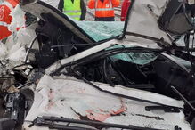 Carro abalroado por comboio obriga ao corte da Linha do Norte