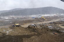 Três detidos após colapso de barragem em mina de ouro na Rússia