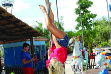 Luciana começou a ter  aulas de dança no varão 