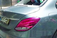 Miguel Afonso, membro da direção leonina, ficou com o vidro traseiro do automóvel partido, sábado à noite, e apresentou queixa às autoridades contra as claques 