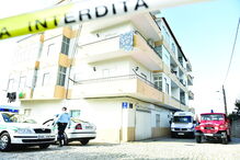 Tragédia ocorreu num apartamento deste edifício em Aldeia de Joanes, no Fundão