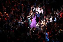 Meghan Markle surge triunfante após polémica