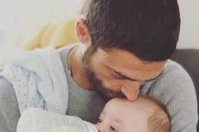 O ator e o bebé Oliver 