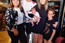 Katia Aveiro com a mãe, Dolores, e os filhos: Rodrigo, Dinis e Valentina
