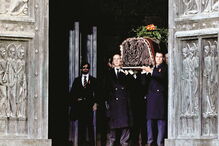 Caixão com os restos mortais de Franco foi retirado da basílica por netos do antigo ditador