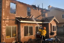 Vário incêndios florestais estão a lavrar na Califórnia