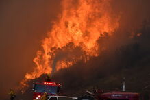 Vário incêndios florestais estão a lavrar na Califórnia