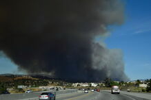 Vário incêndios florestais estão a lavrar na Califórnia