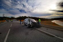 Três mortos e três feridos encontrados em estrada