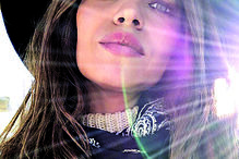 Sara  tem usado peruca  