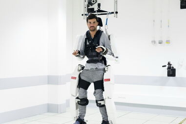 Equipamento controlado pela mente permite tetraplégico mover-se