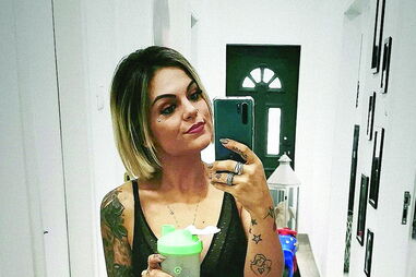 Fanny mostra novas curvas e revela-se orgulhosa do corpo	