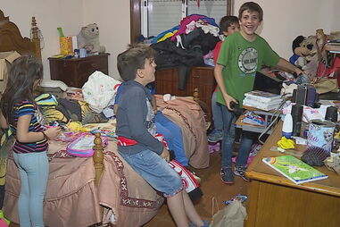 História de Vítor Barbosa e cinco filhos emociona amigos e vizinhos